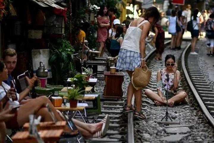 Sự Bùng Nổ Của Video Ngắn và Trí Tuệ Nhân Tạo: Vai Trò Thiết Yếu Của Đào Tạo Kỹ Năng Sáng Tạo Nội Dung_Video trực tiếp ngắn